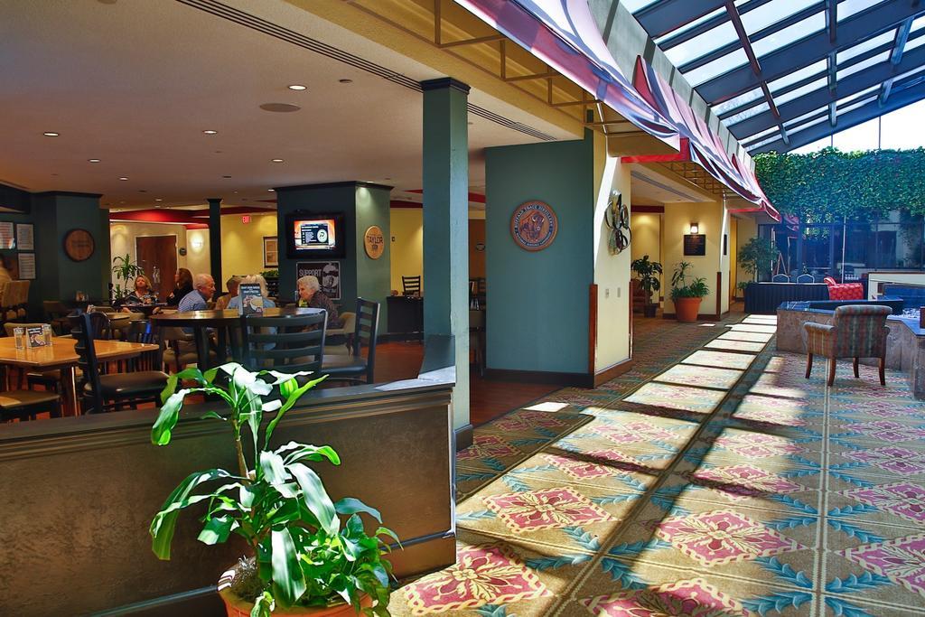 Capital Plaza Hotel Frankfort Exterior foto